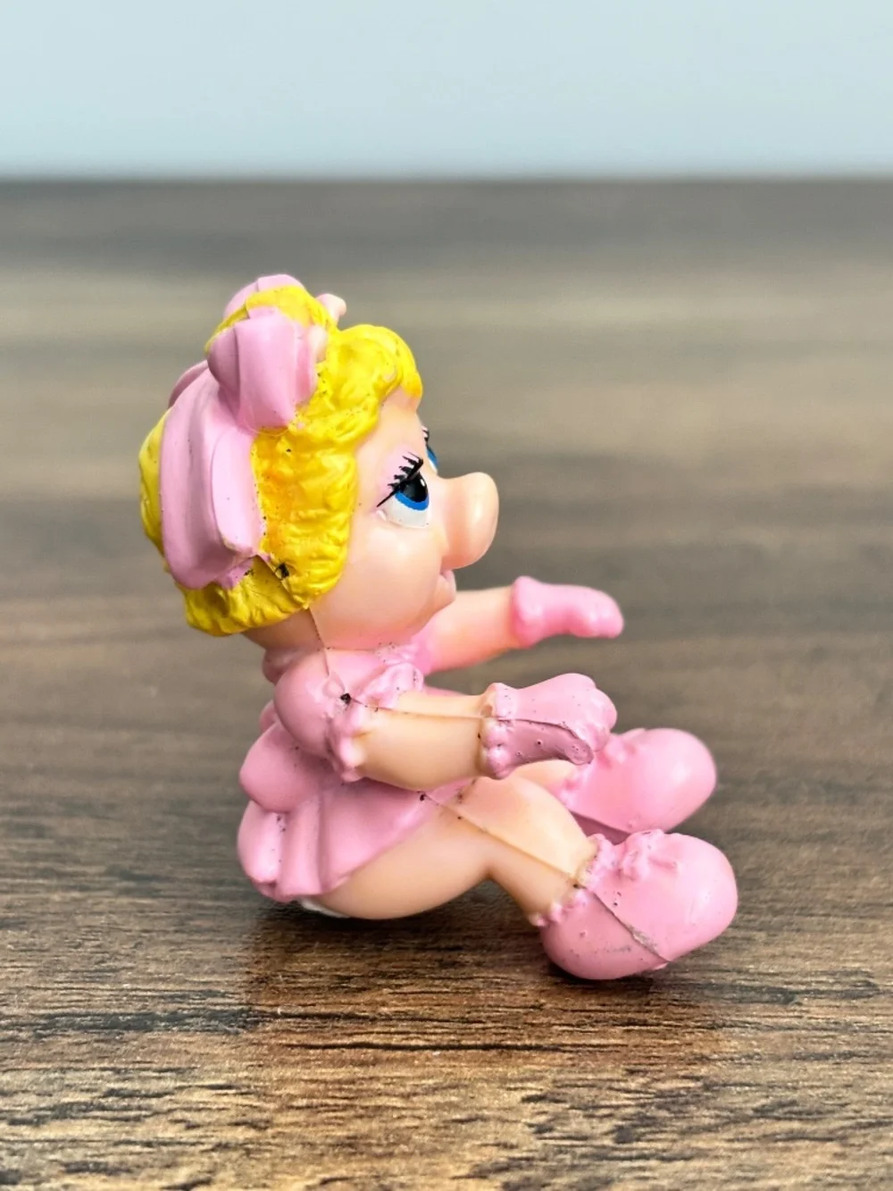 VINTAGE 1986 McDonalds Miss Piggy Figure Happy Meal Toy Sitting Muppet Babies